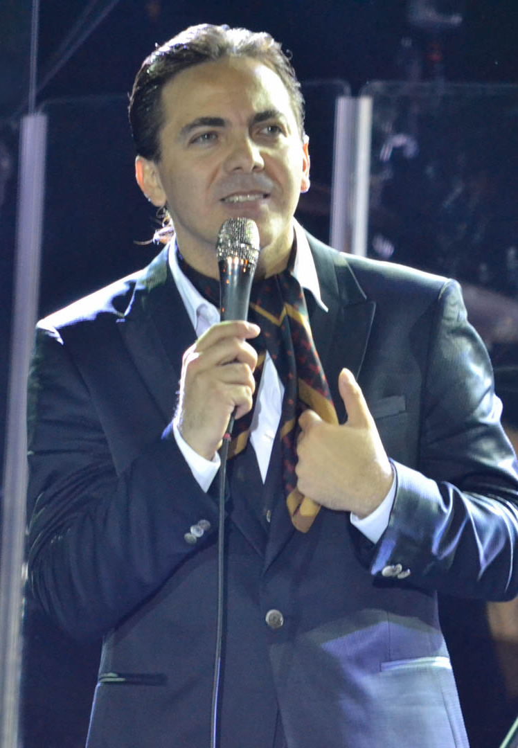 Crowd at a Cristian Castro show